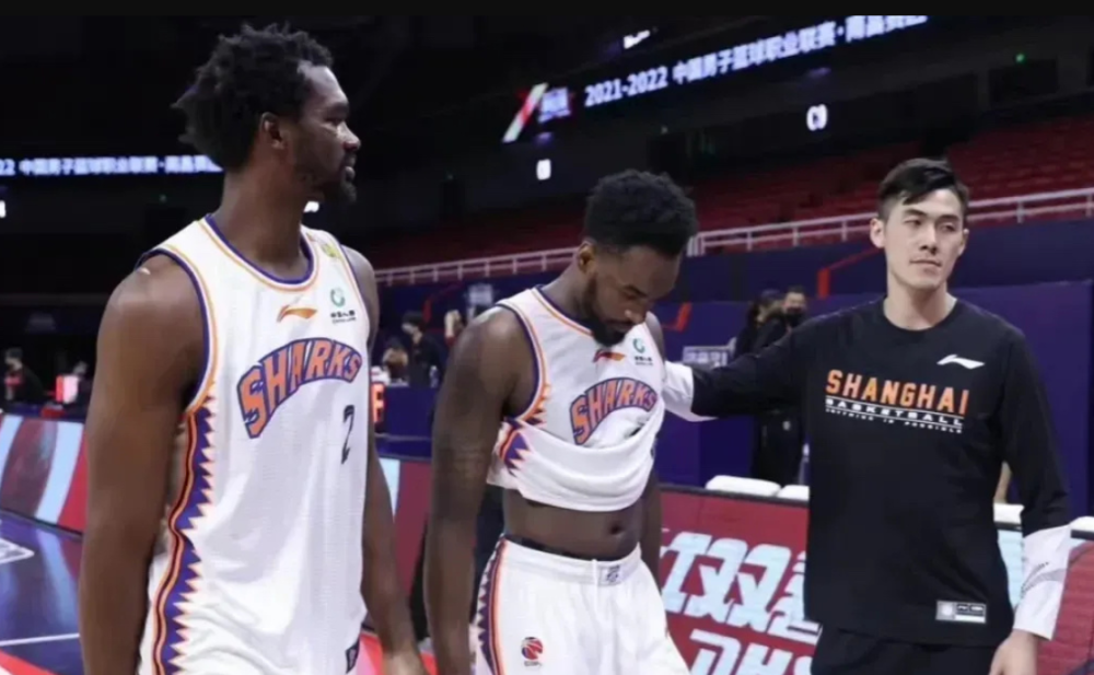  外援双响炮定乾坤，升班马客场奏凯