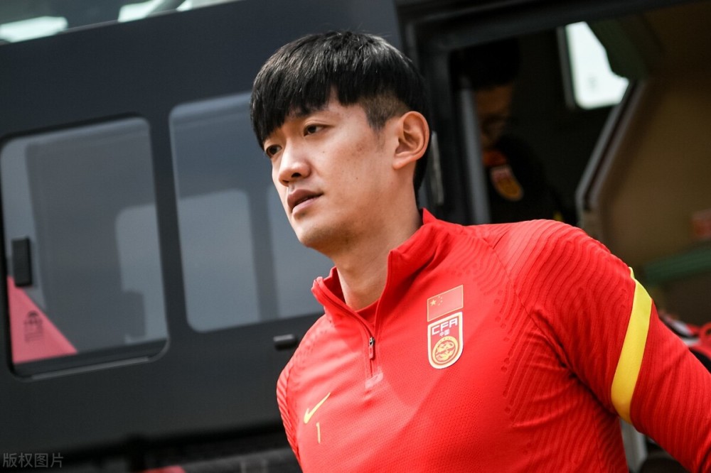  资格赛黑马一路狂奔，正赛首轮爆冷取胜