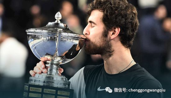  卡恰诺夫挽救多个破发点惊险过关