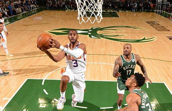  雄鹿字母哥强势发挥轻取篮网