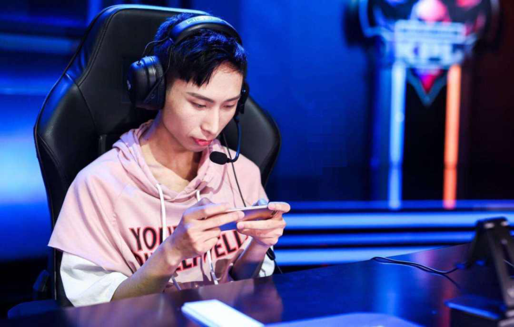  电竞豪门巅峰对决，谁主沉浮引关注