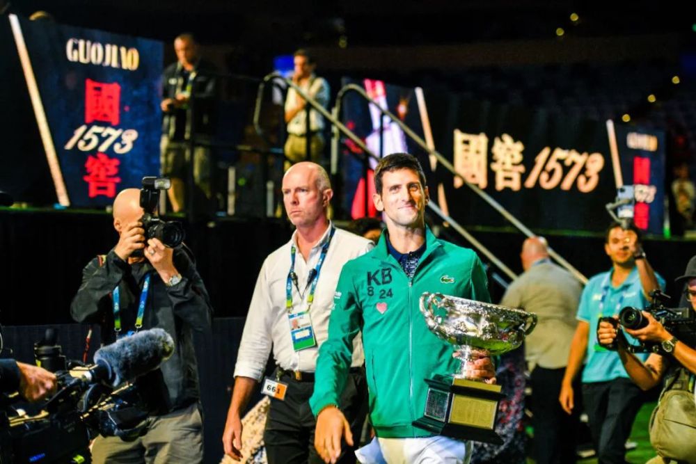  德约科维奇澳网夺冠，续写传奇篇章